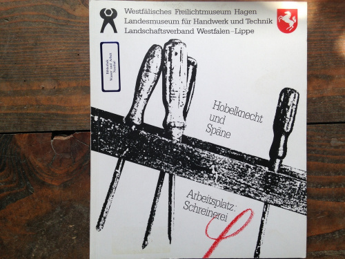 Hobelknecht und Späne. Arbeitsplatz: Schreinerei. Besucherinformation