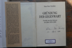 Gründung der Gegenwart, About und Autogramm