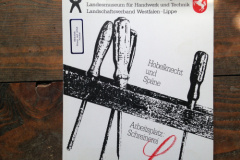 Hobelknecht und Späne. Arbeitsplatz: Schreinerei. Besucherinformation